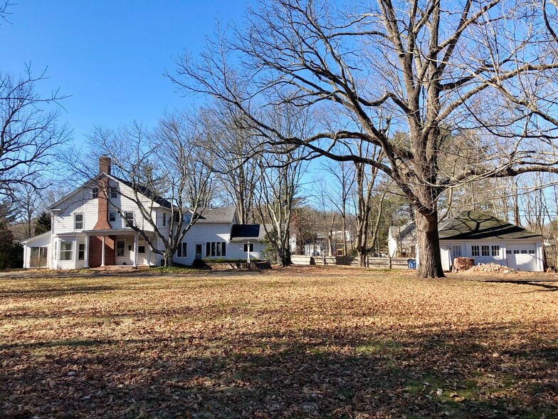 8 E Granby Rd, Granby, CT for sale - Primary Photo - Image 1 of 1