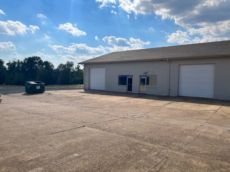 6223 Mall Dr, Nash, TX à louer - Photo du bâtiment - Image 2 de 2