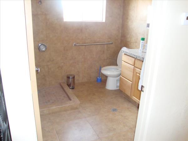 870 & 880 E.Chandler Bl & 887 E.Detroit portefeuille de 3 propriétés à vendre sur LoopNet.ca - Photo intérieure - Image 3 de 27