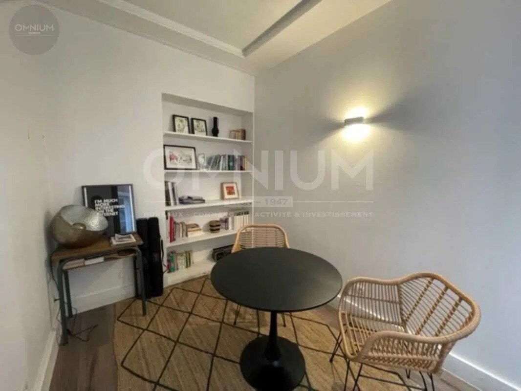  dans Lyon à vendre Photo du bâtiment- Image 1 de 1