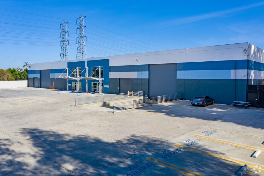 7110 Rosecrans Ave, Paramount, CA for sale - Building Photo - Image 1 of 8