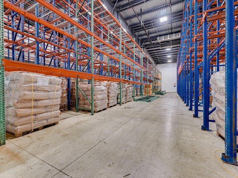 9342 SE Loop 410, San Antonio, TX à louer - Photo du bâtiment - Image 2 de 9