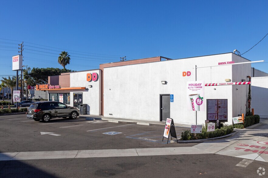 4365 W Rosecrans Ave, Hawthorne, CA à louer - Photo du bâtiment - Image 3 de 8