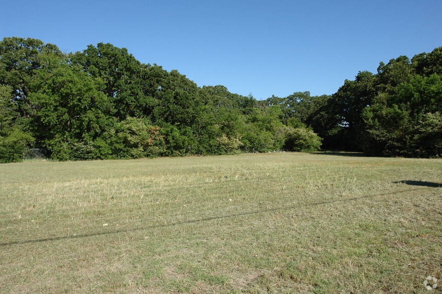 2429 Hickory Tree Rd, Balch Springs, TX for sale - Building Photo - Image 3 of 10