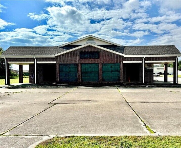 2800 E Judge Perez Dr, Meraux, LA à louer - Photo du bâtiment - Image 2 de 4