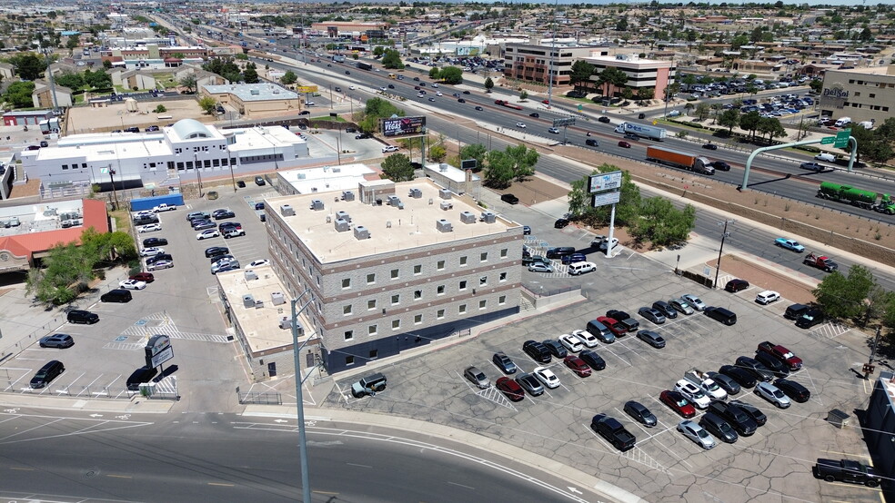 7878 E Gateway Blvd, El Paso, TX for lease - Building Photo - Image 2 of 2