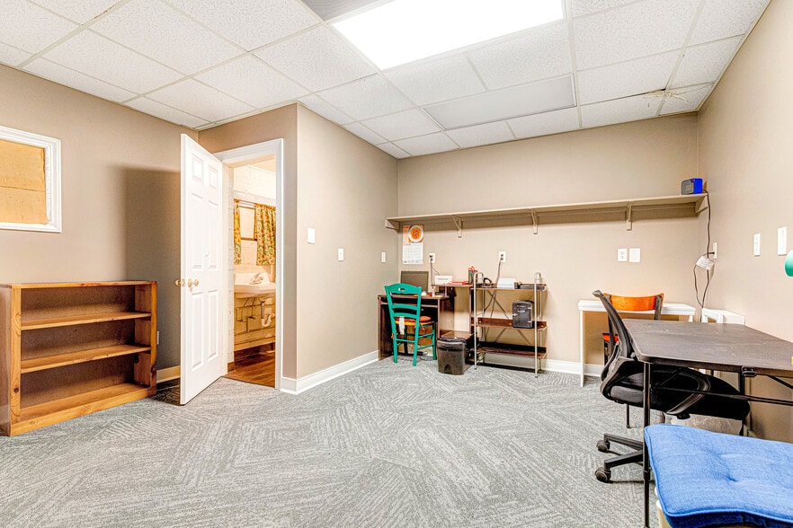 10 W Williamsburg Rd, Sandston, VA à vendre - Photo du bâtiment - Image 3 de 38