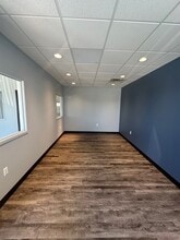 5499 Perry Dr, Waterford, MI for lease Interior Photo- Image 2 of 7