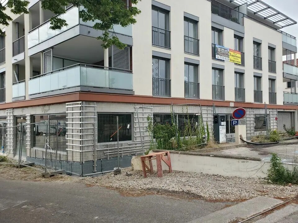 Retail in Genas for lease Building Photo- Image 1 of 6