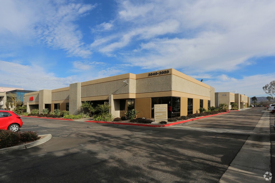 3949 Ruffin Rd, San Diego, CA for lease - Primary Photo - Image 1 of 3