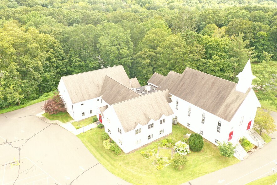 Middlefield Federated Church portefeuille de 2 propriétés à vendre sur LoopNet.ca - Photo du bâtiment - Image 3 de 29