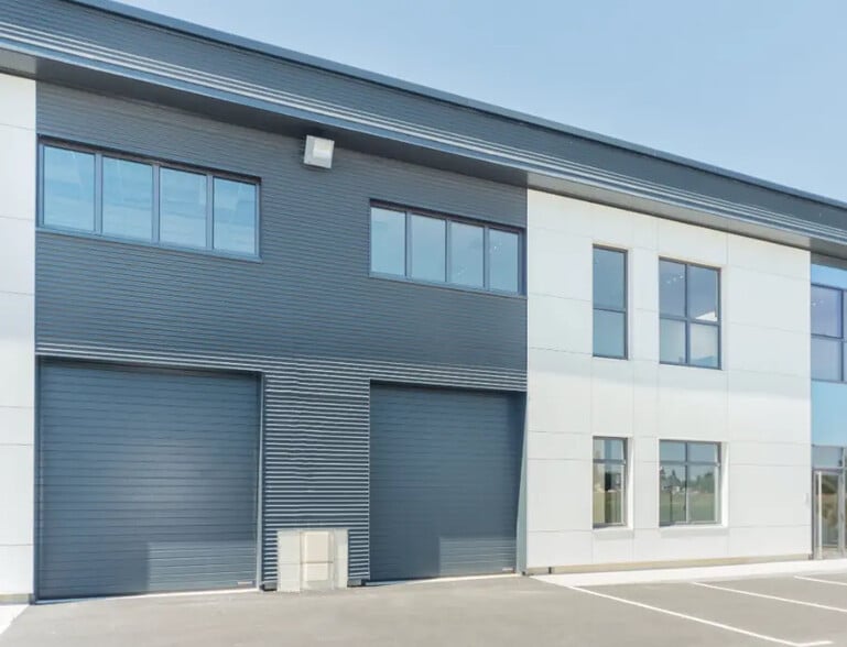 Flex in Lieusaint for sale - Building Photo - Image 1 of 4