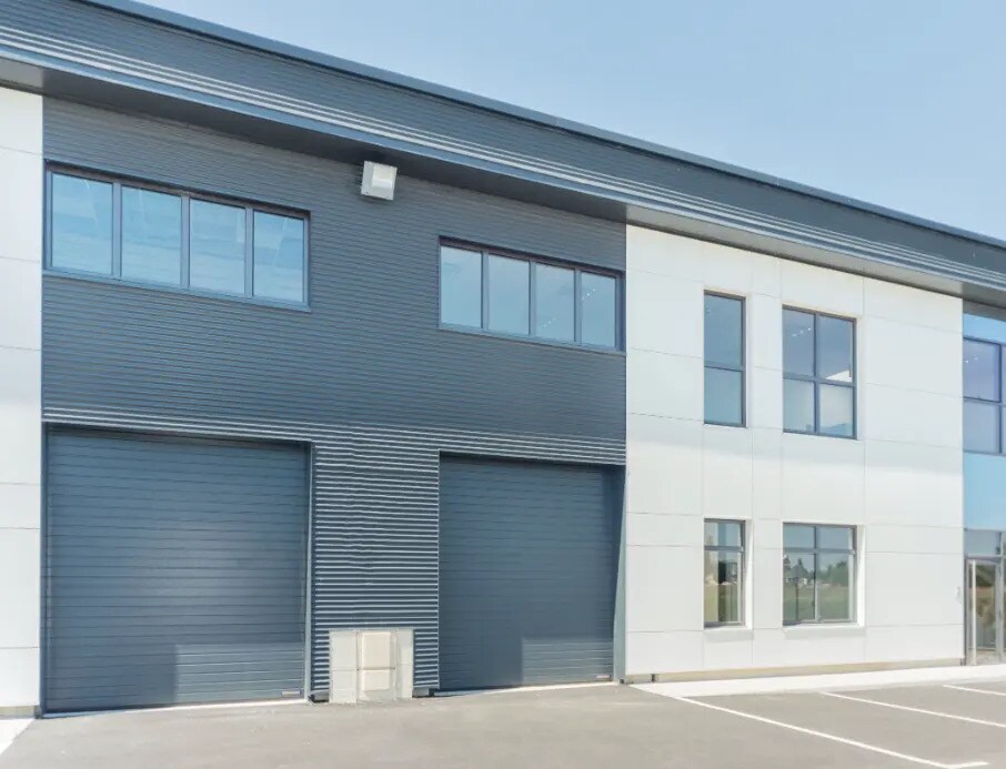 Local d'activités dans Lieusaint à vendre Photo du bâtiment- Image 1 de 5