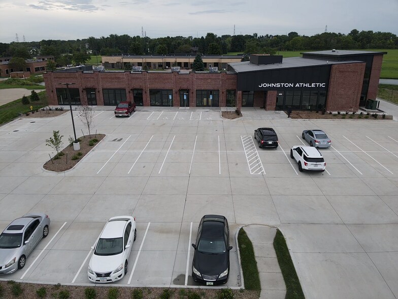 8700 Thomas Ave, Johnston, IA for lease - Building Photo - Image 1 of 7