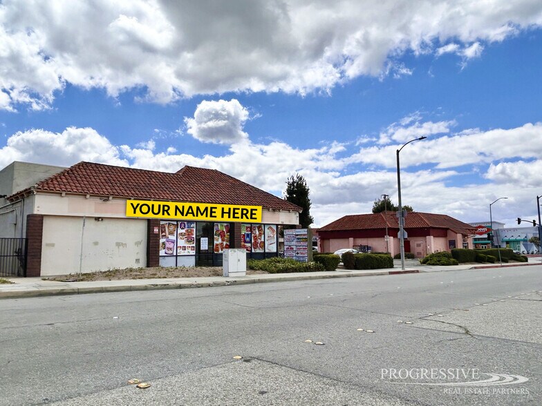 101 E Foothill Blvd, Pomona, CA à louer - Photo du bâtiment - Image 3 de 3