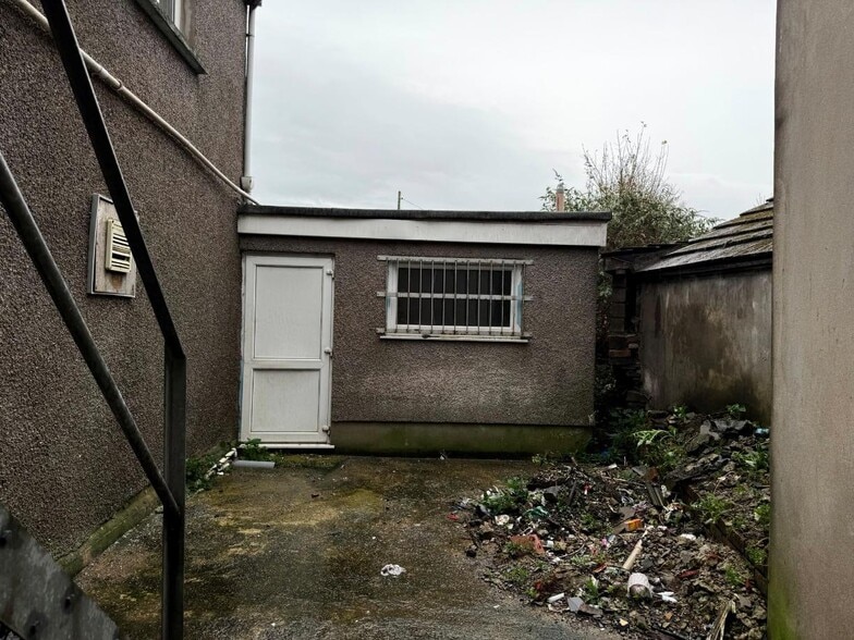 89 Windsor Rd, Neath for sale - Building Photo - Image 2 of 5