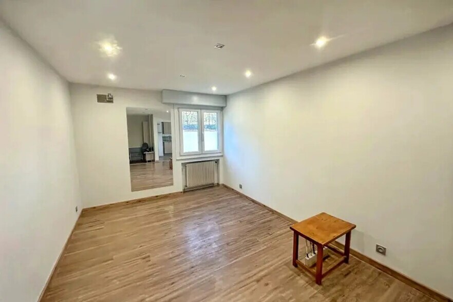 Flex in Annecy for sale - Building Photo - Image 3 of 6