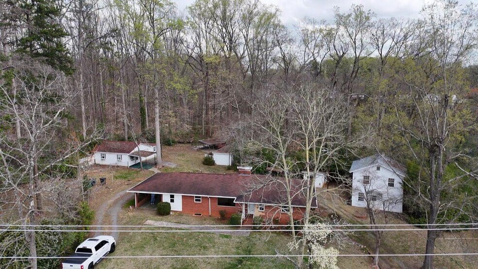 4924 Freedom Dr, Charlotte, NC à vendre - Photo principale - Image 1 de 36