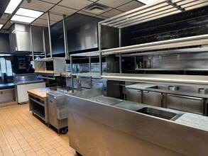 211-235 Old Country Rd, Carle Place, NY à louer Photo intérieure- Image 2 de 23