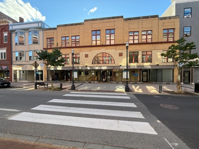 177-179 Lisbon St, Lewiston, ME for lease - Building Photo - Image 1 of 9