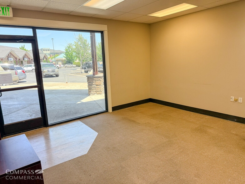 974 SW Veterans Way, Redmond, OR à louer - Photo du bâtiment - Image 3 de 5