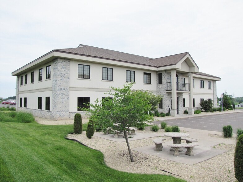 2021 Cenex Dr, Rice Lake, WI à louer - Photo du bâtiment - Image 3 de 6