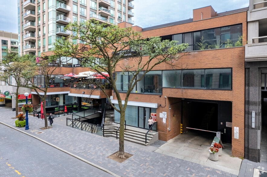 70 Yorkville Ave, Toronto, ON à louer - Photo du bâtiment - Image 2 de 7