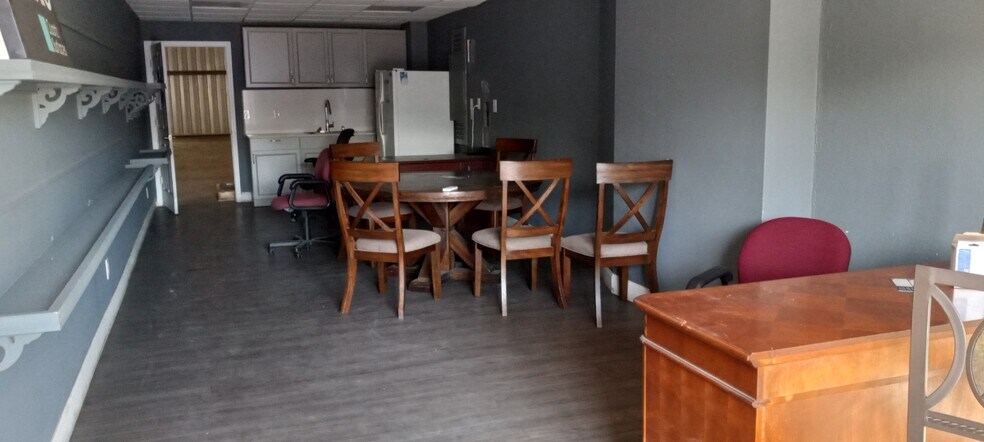 8570 Philips Hwy, Jacksonville, FL for lease - Interior Photo - Image 3 of 8