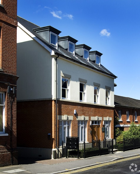 9-11 Chertsey St, Guildford for lease - Building Photo - Image 2 of 9