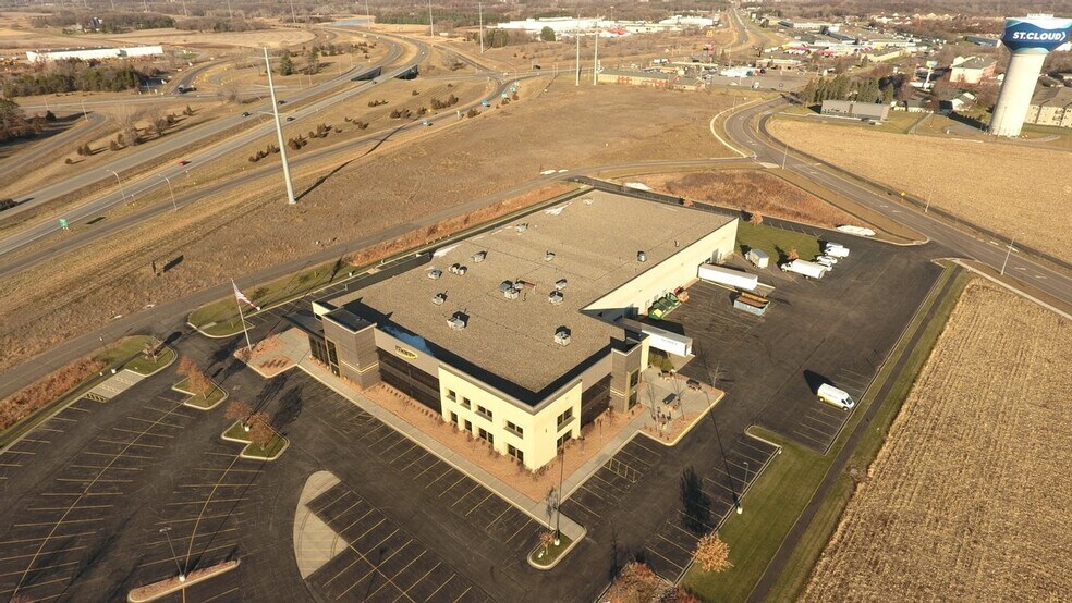 4510 Heatherwood Rd, Saint Cloud, MN à vendre - Photo du bâtiment - Image 2 de 3