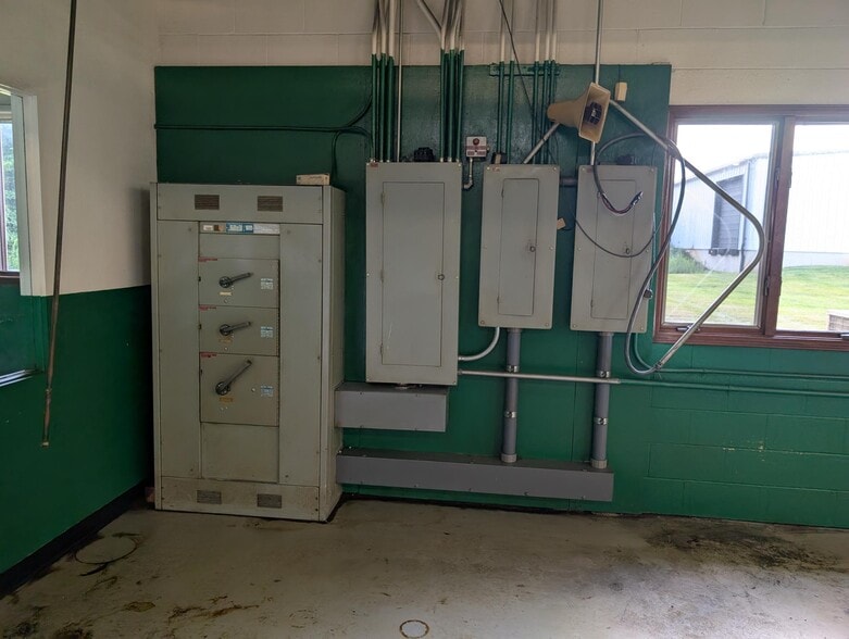 4325 Lisa Dr, Tipp City, OH for sale - Building Photo - Image 3 of 7