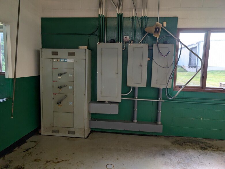 4325 Lisa Dr, Tipp City, OH à vendre - Photo du bâtiment - Image 3 de 7