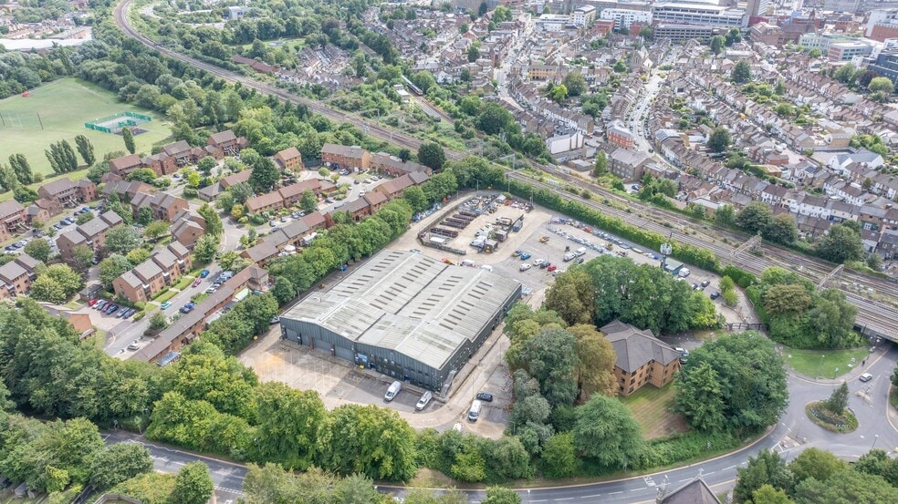 Orphanage Rd, Watford à vendre - Photo du bâtiment - Image 2 de 2