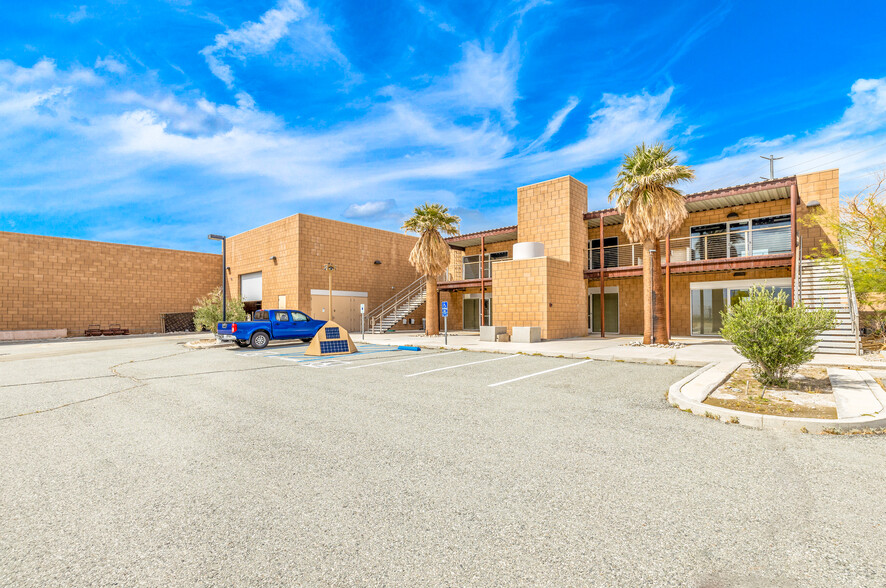 3301 Micro Pl, Palm Springs, CA for lease - Building Photo - Image 1 of 32