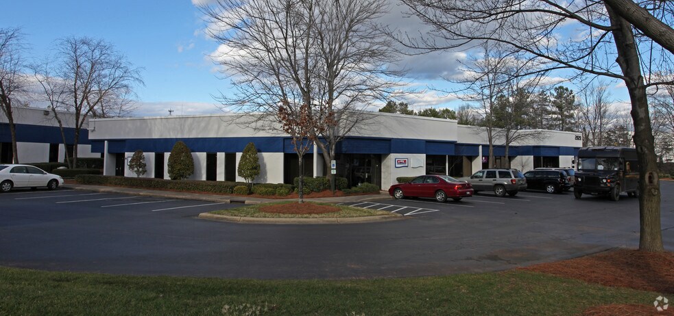 2828 Queen City Dr, Charlotte, NC à louer - Photo principale - Image 1 de 5