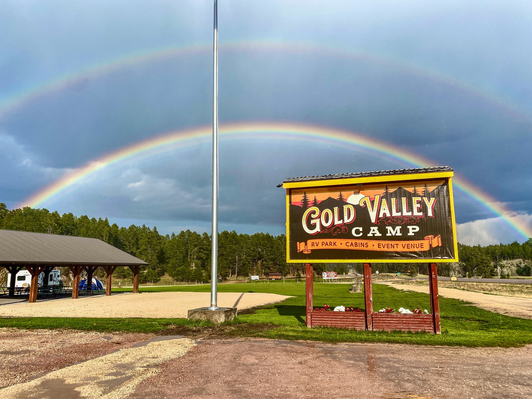 Gold Valley Campground portefeuille de 2 propriétés à vendre sur LoopNet.ca Photo principale- Image 1 de 42