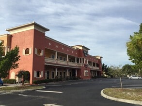 8890 Salrose Ln, Fort Myers, FL for lease Interior Photo- Image 1 of 9