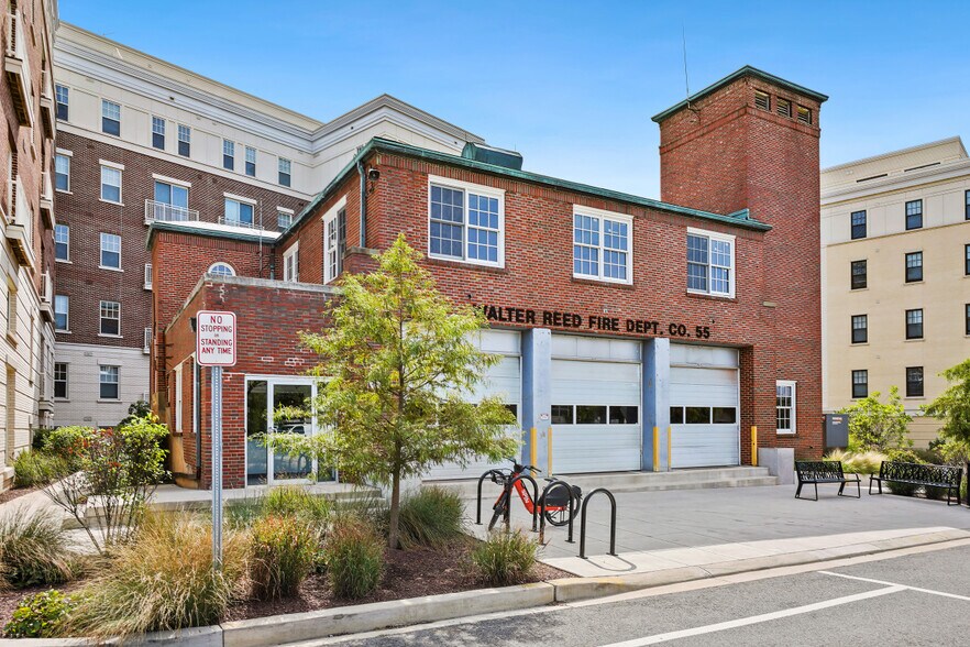 6801 Cameron Dr NW, Washington, DC à vendre - Photo du bâtiment - Image 2 de 45