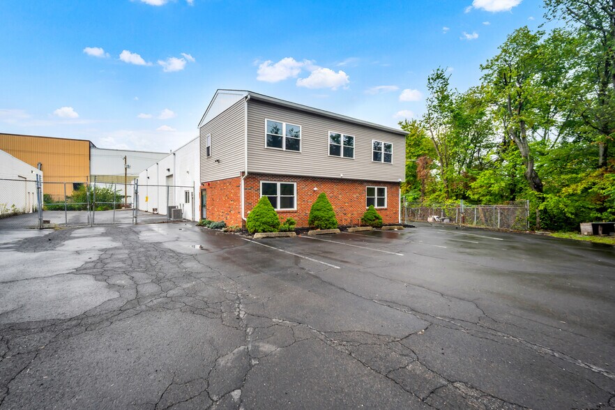 2168 Bennett Rd, Philadelphia, PA à louer - Photo du bâtiment - Image 2 de 36