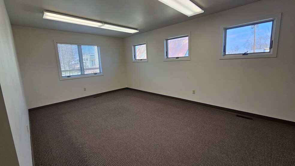 11 Elm St, Philmont, NY à vendre - Photo intérieure - Image 3 de 16