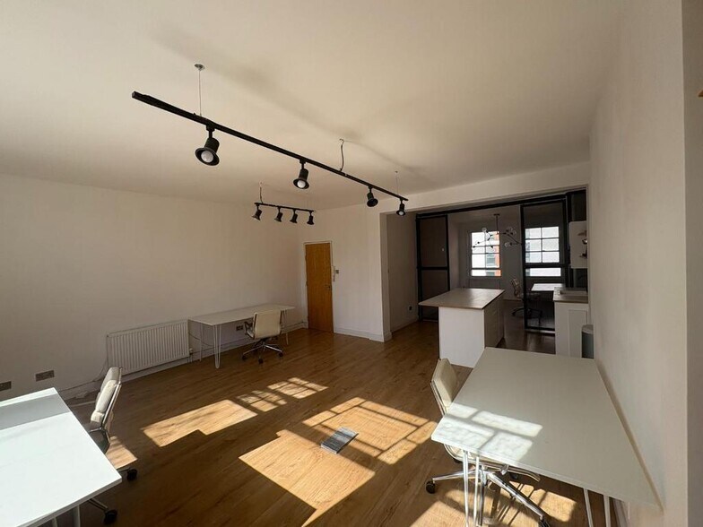 22 New Broa, Londres à vendre - Photo du bâtiment - Image 3 de 12