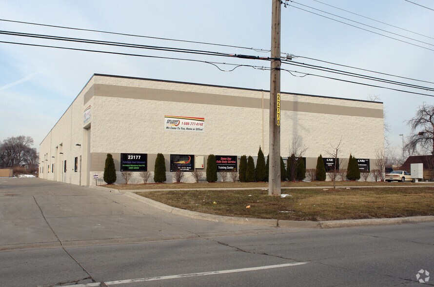 23177-23227 Schoenherr Rd, Warren, MI à louer - Photo principale - Image 1 de 19
