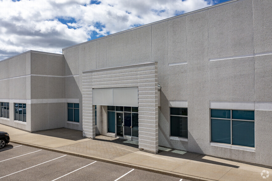 3500 Ridgeway Dr, Mississauga, ON for lease - Building Photo - Image 3 of 4