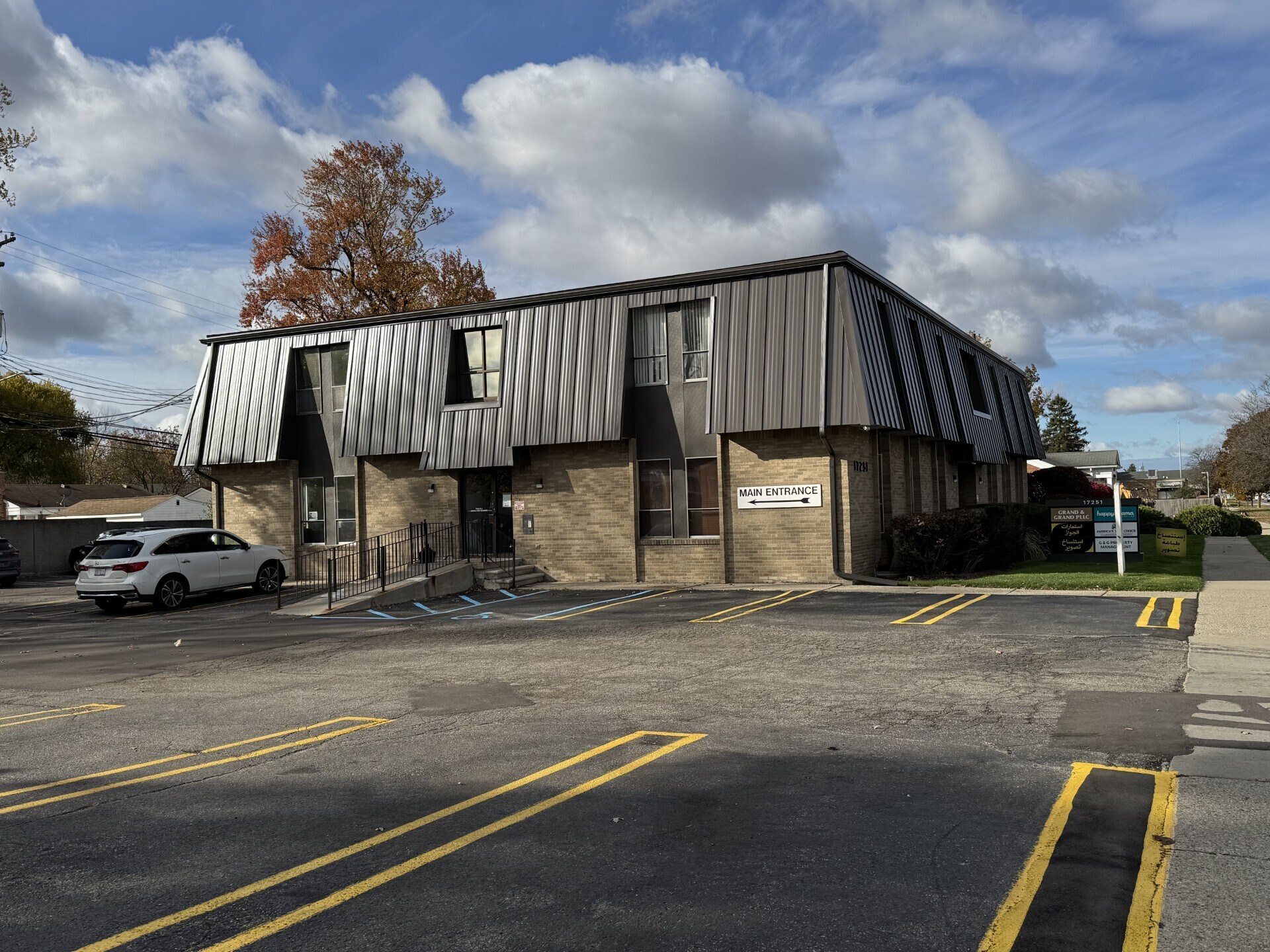 17251 W 12 Mile Rd, Southfield, MI for lease Building Photo- Image 1 of 7