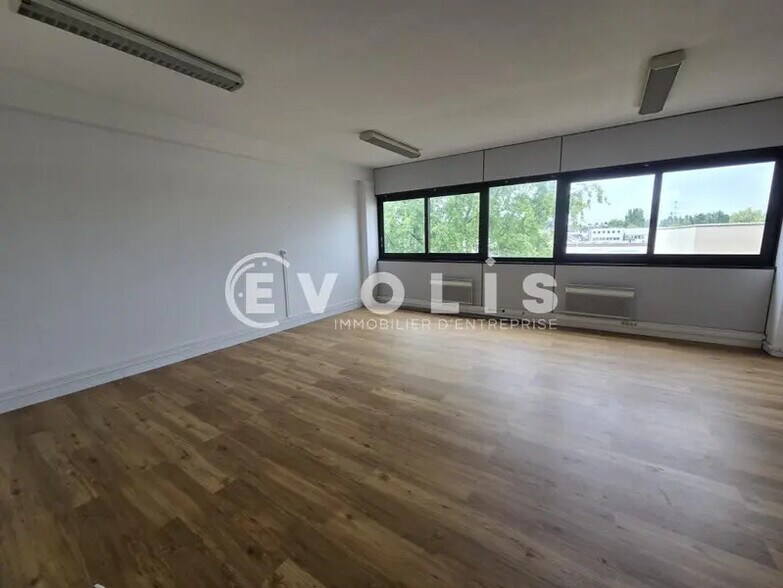 Office in Palaiseau for lease - Interior Photo - Image 2 of 6