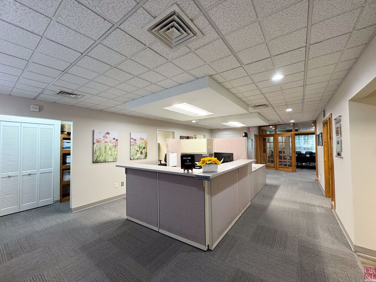 35 Cold Spring Rd, Rocky Hill, CT 06067 - Unit 411 - - Interior Photo - Image 1 of 12