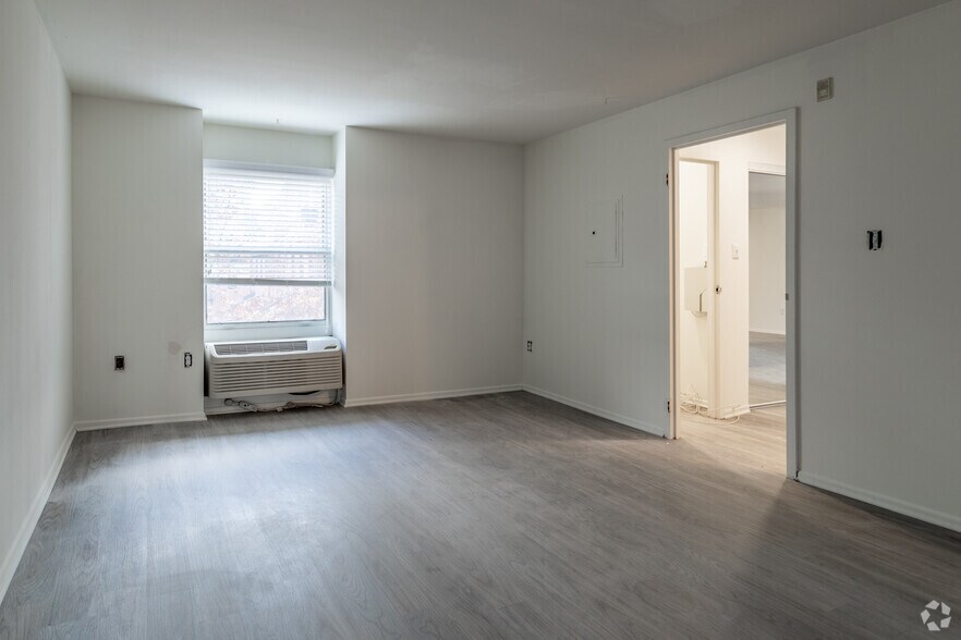 2215 Arch St, Philadelphia, PA for lease - Interior Photo - Image 2 of 12