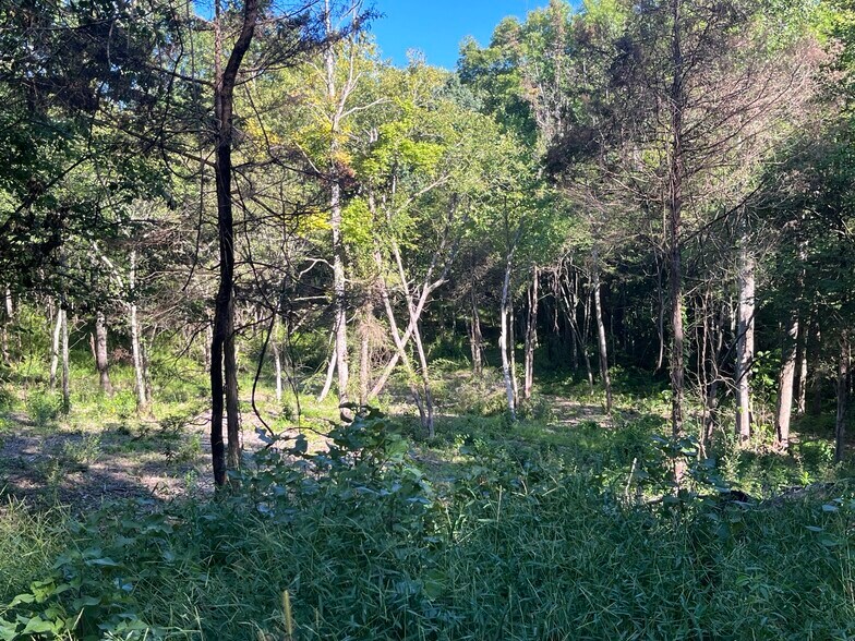 Robin Hood Estates, Bedford, IN à vendre - Photo du bâtiment - Image 2 de 9