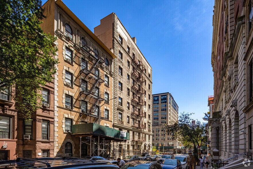 2701-2707 Broadway, New York, NY à louer - Photo du bâtiment - Image 2 de 22