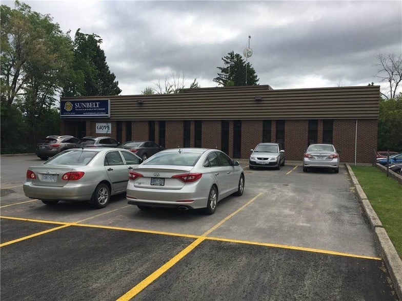 2821 Riverside Dr, Ottawa, ON à vendre - Photo du bâtiment - Image 3 de 15